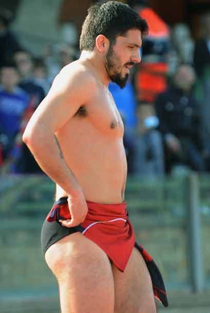 Al final el Milan ganó 3-2 y Gatusso se quedó sin pantalones en la celebración.