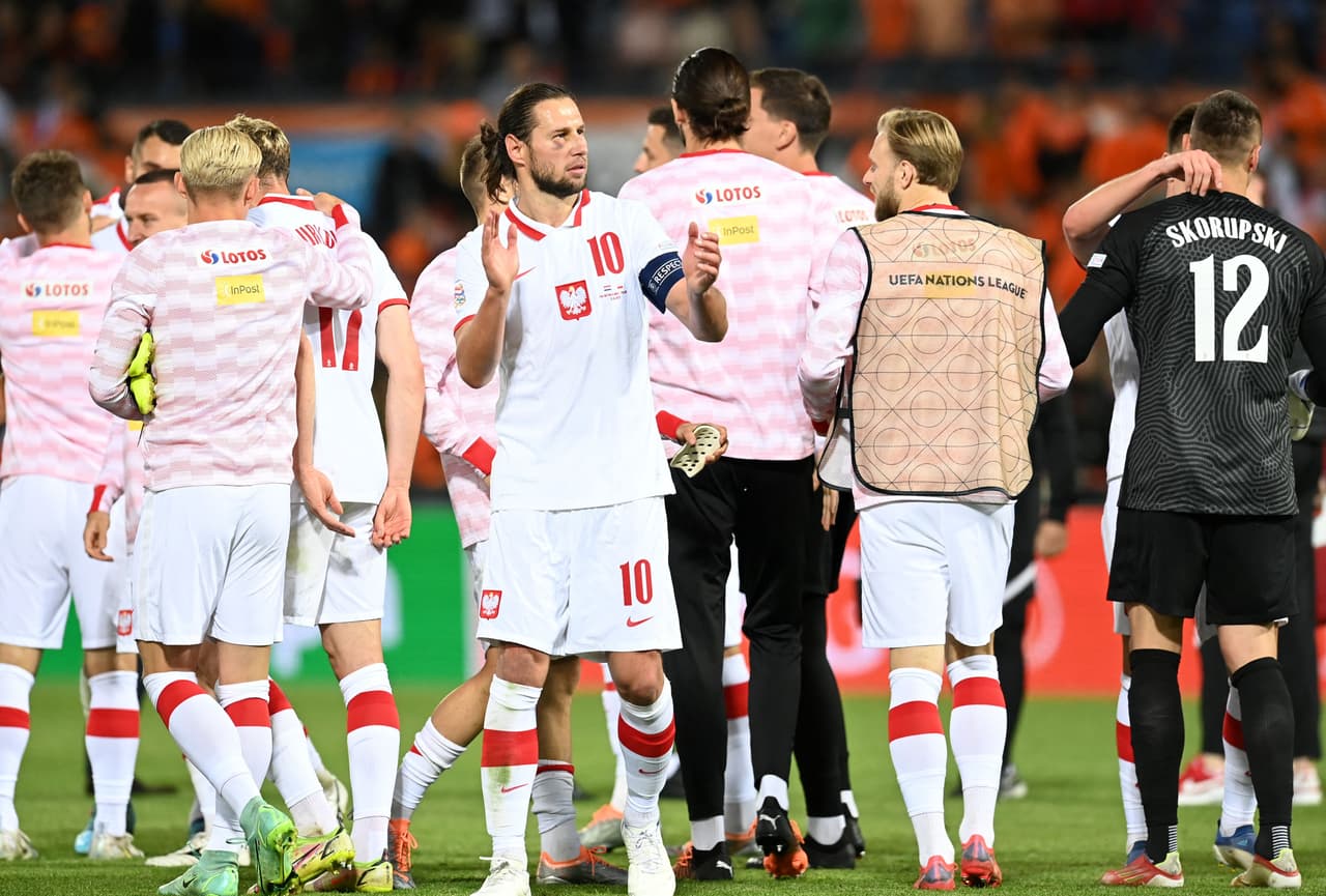 Polonia se puso en ventaja de dos goles gracias a los tantos de Cash y Zieliński, pero los Países Bajos reaccionaron con las anotaciones de Klaassen y Dumfries.