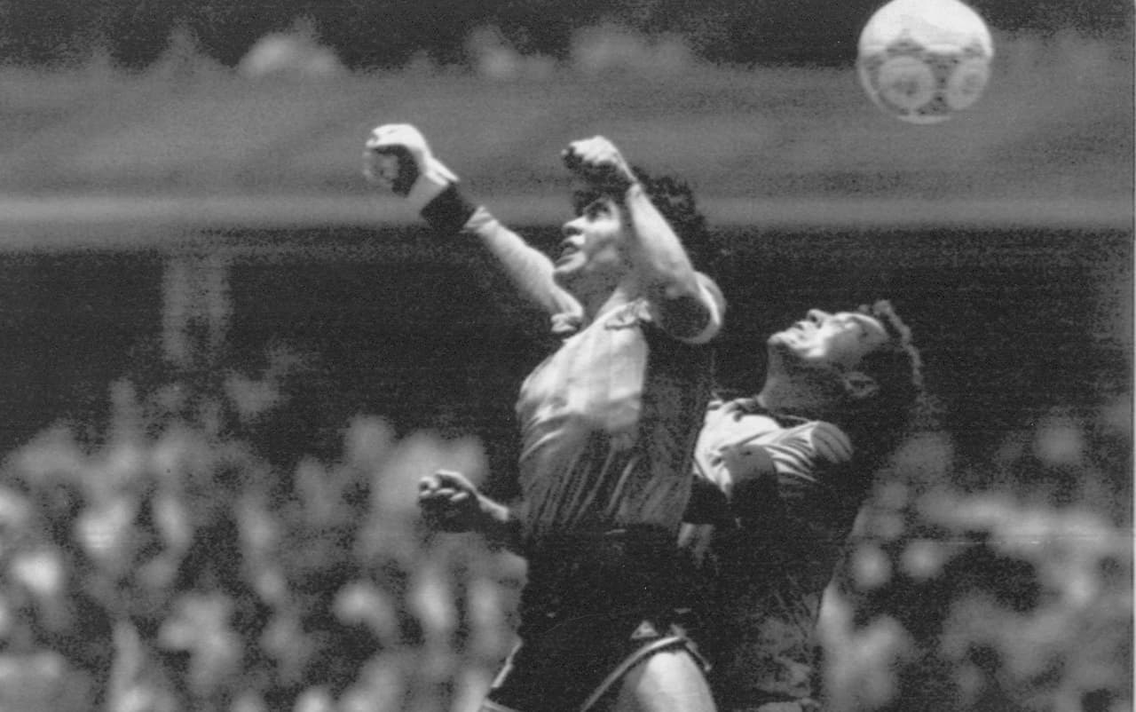 Sin embargo, la misma polémica que lo caracterizó por sus actitudes en las canchas (como la Mano de Dios) ahora lo persiguen en sus participaciones en política, ahora como 'soldado de Maduro'.