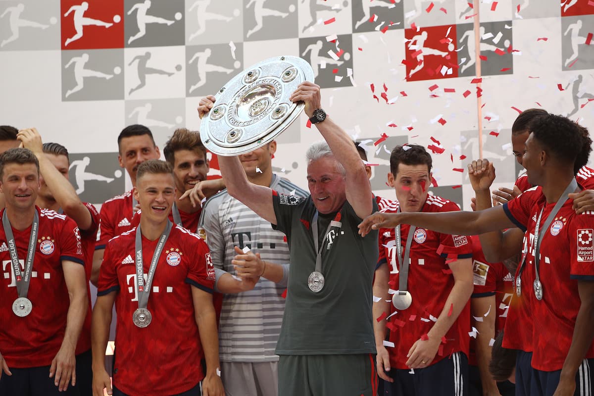 Para Heynckes, que había logrado anteriormente otras tres Bundesligas al mando del Bayern, el juego ante Stuttgart significó una nueva despedida del Allianz Arena.