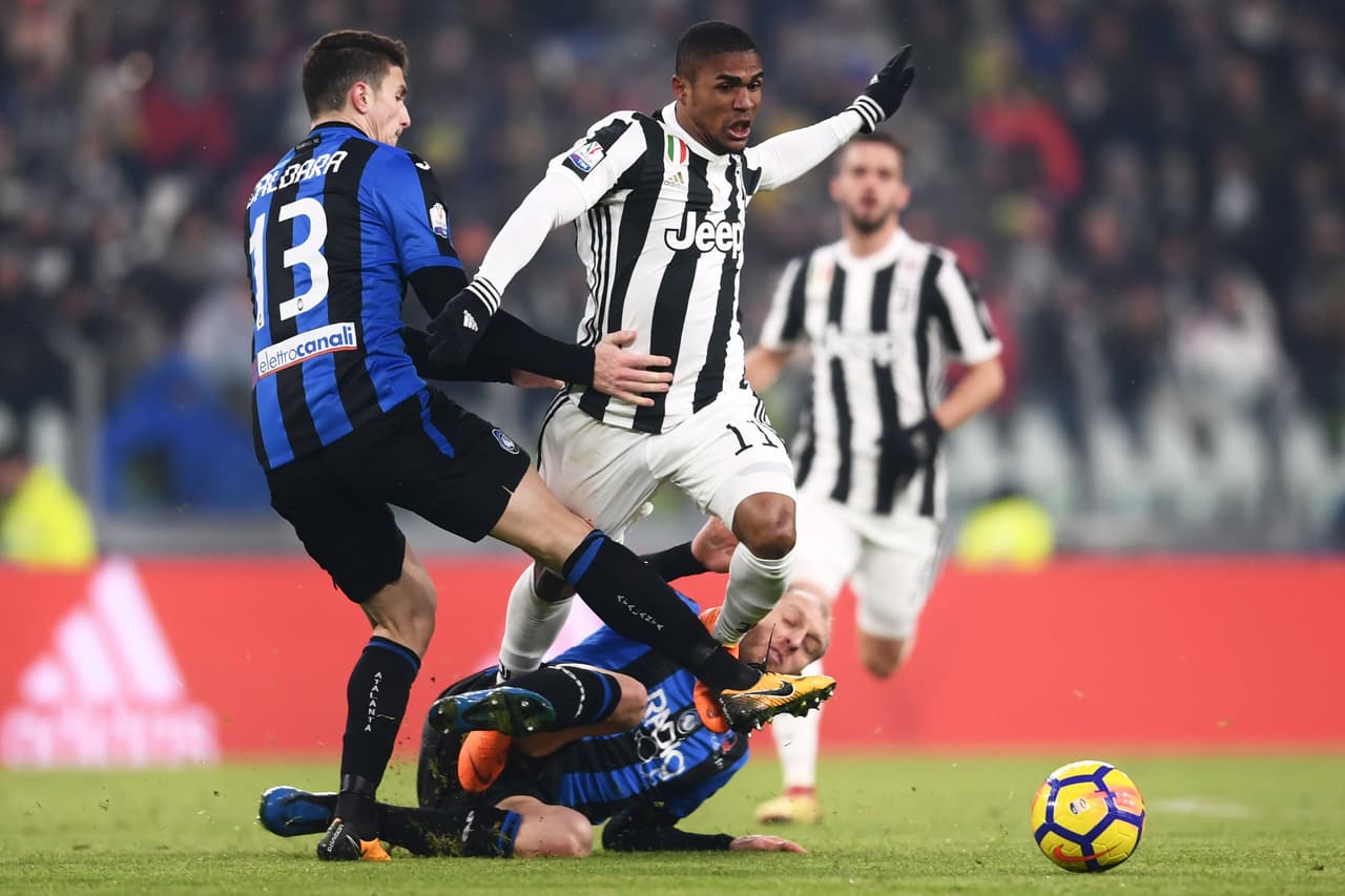 El balón se movía rápido, pero sin grandes ocasiones de marcar para ninguno de los dos equipos.