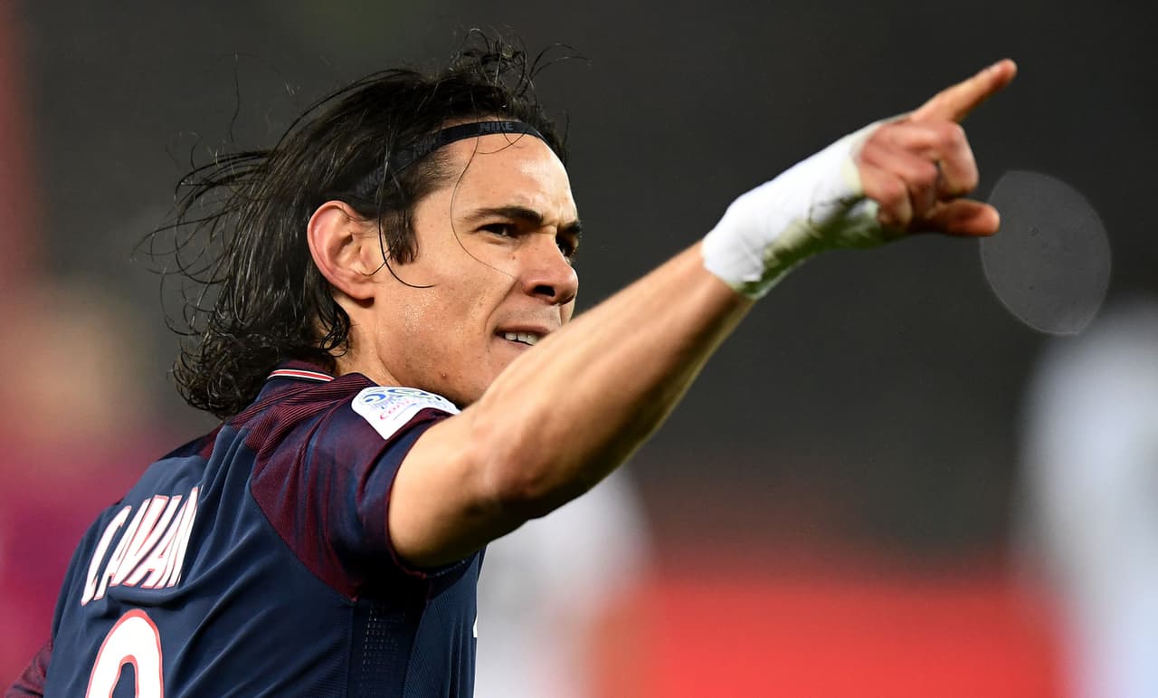 El delantero charrúa llegó a 19 goles y sigue como líder de goleo en la Ligue 1.