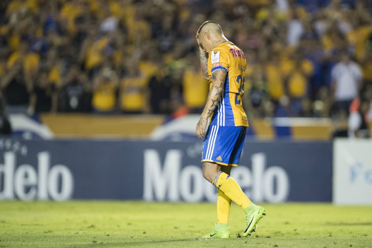 Eduardo Vargas falló un penal y marcó un autogol.