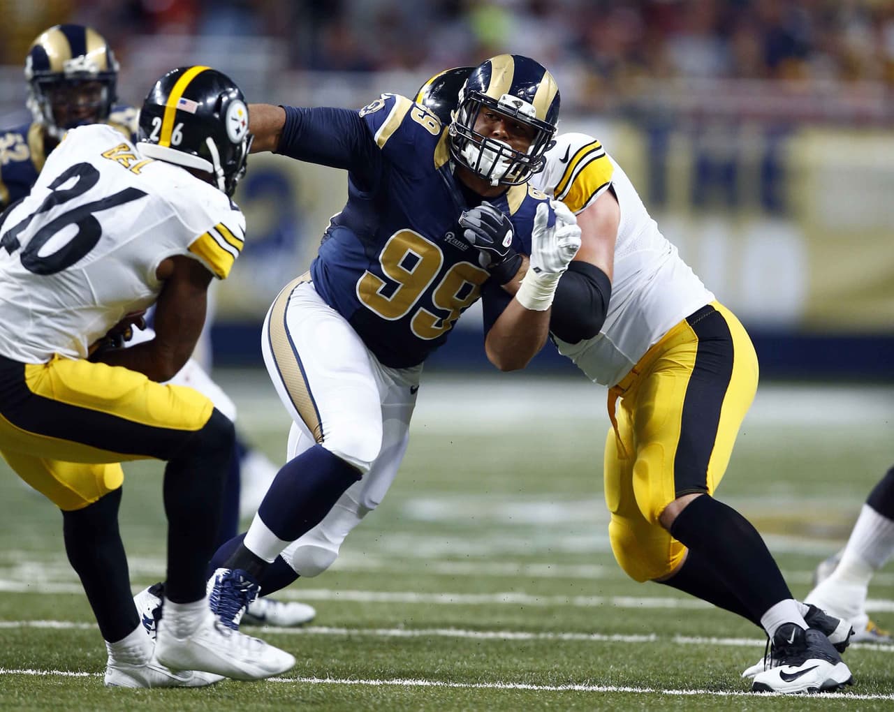 Tackle defensivo: Aaron Donald, St. Louis Rams.