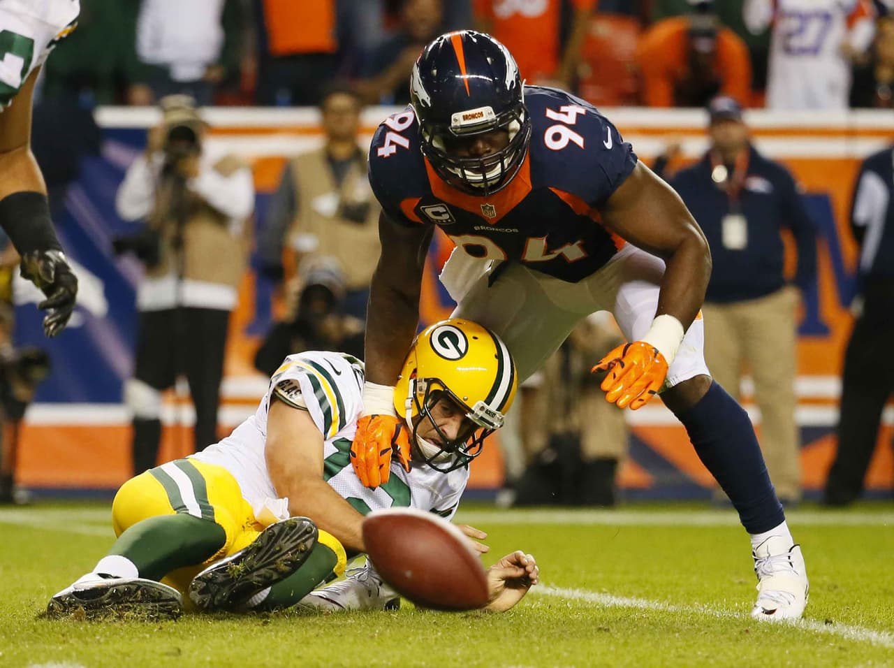 Apoyador externo: DeMarcus Ware, Denver Broncos.