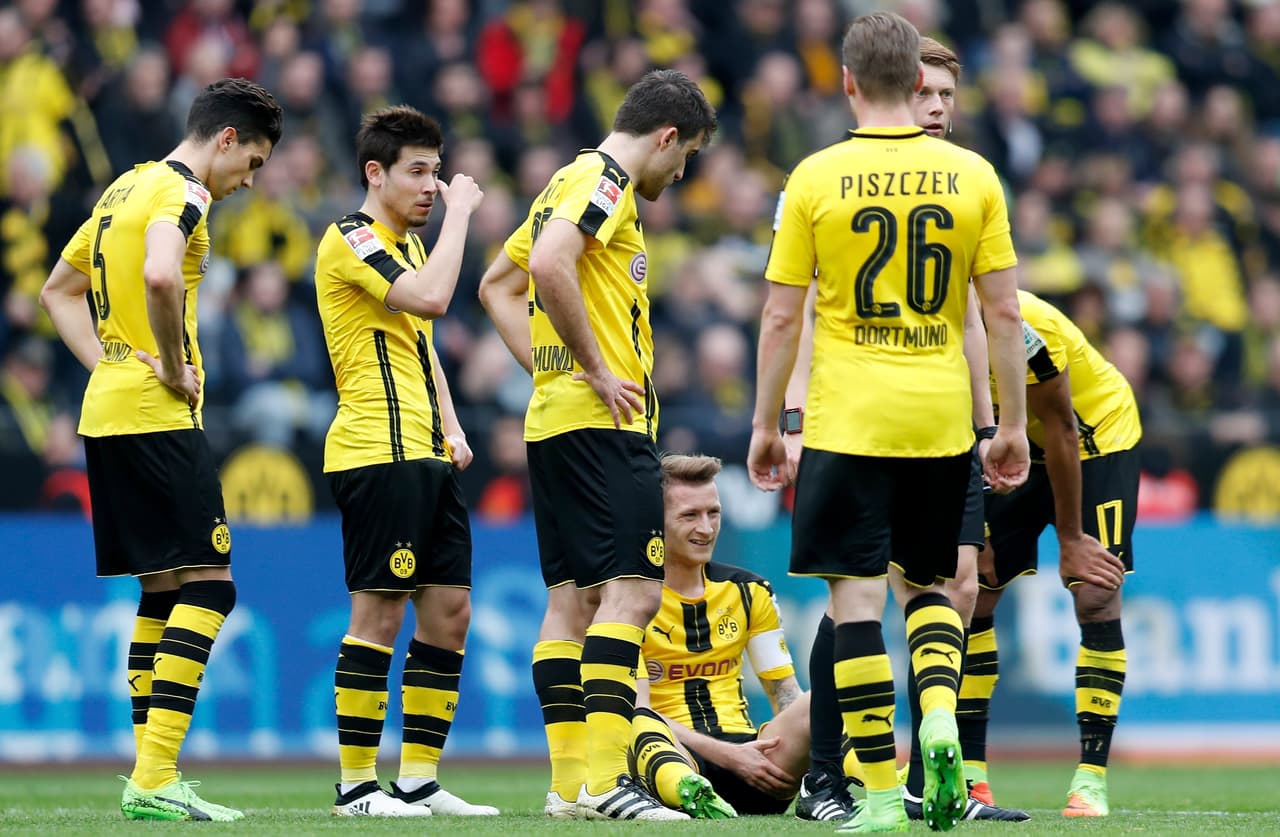El volante Marco Reus tampoco terminó el partido y salió de la cancha al minuto 44. Por Borussia Dortmund entró Christian Pulisic.