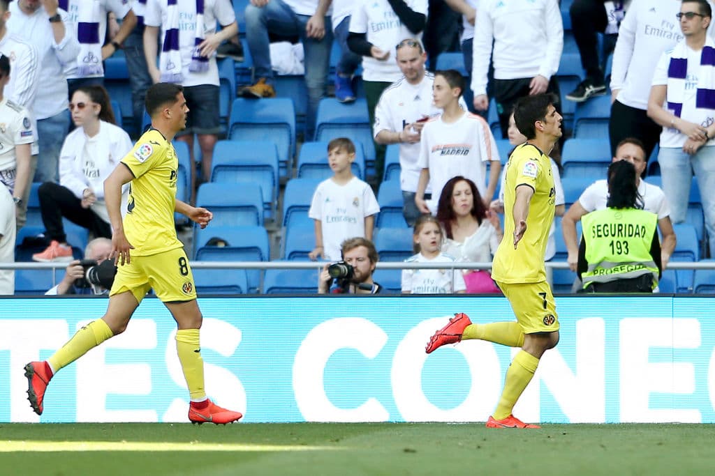 Pero poquito después del tempranero gol del Madrid, Gerard Moreno respondió para la causa del Villarreal anotando el 1-1 a los 11 minutos, silenciando un abarrotado Estadio Santiago Bernabéu.