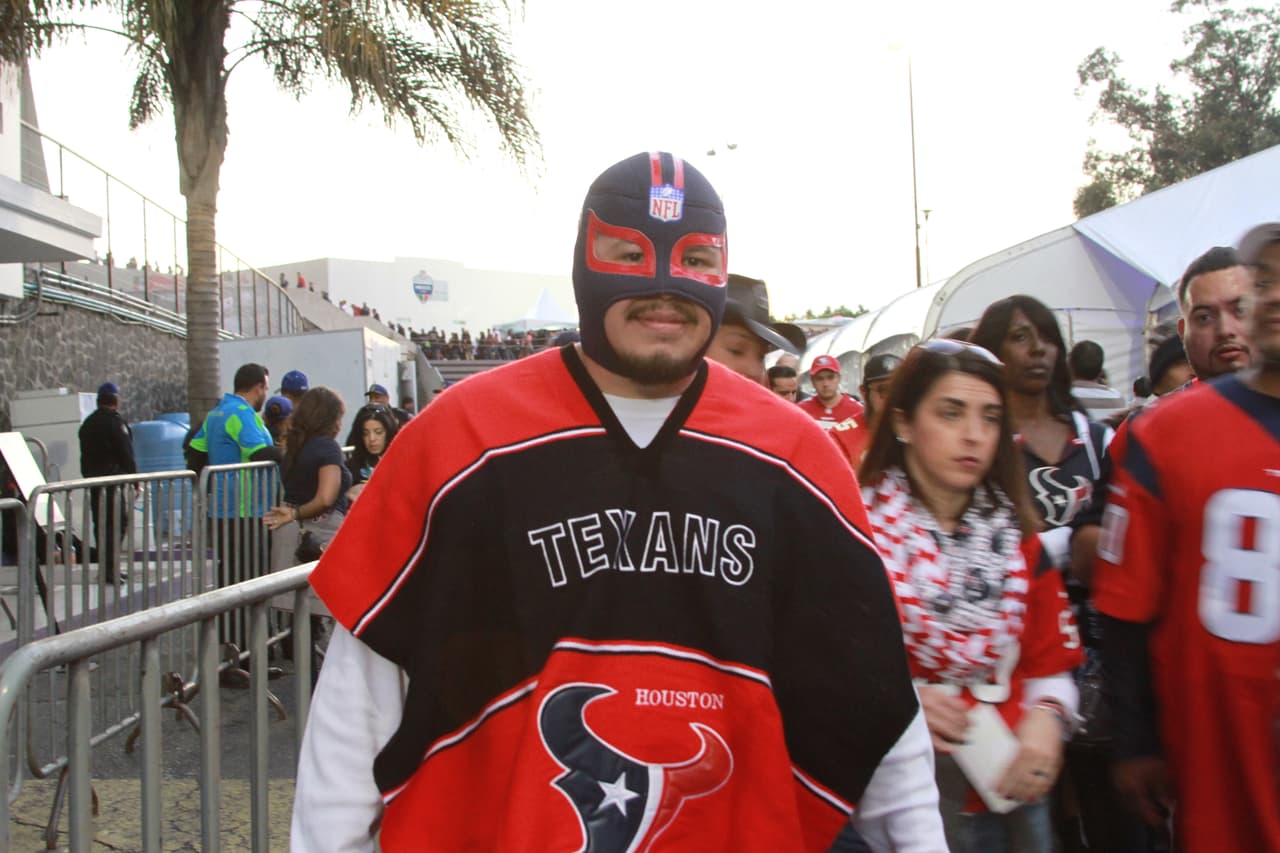 Miles de aficionados y apasionados de la NFL se dieron cita en el estadio Azteca para presenciar el duelo de Monday Night entre Raiders y Texans.