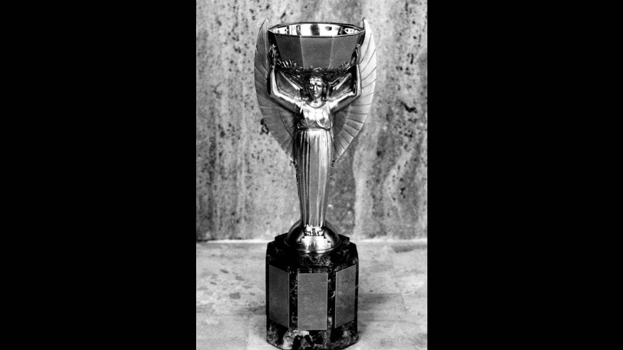 El Jules Rimet volvería a ser presa de la delincuencia en 1983, cuando éste ya se encontraba en las vitrinas de la Confederación Brasileña de Futbol tras lograr el campeonato del mundo en 1970; pero esa ya es otra historia.