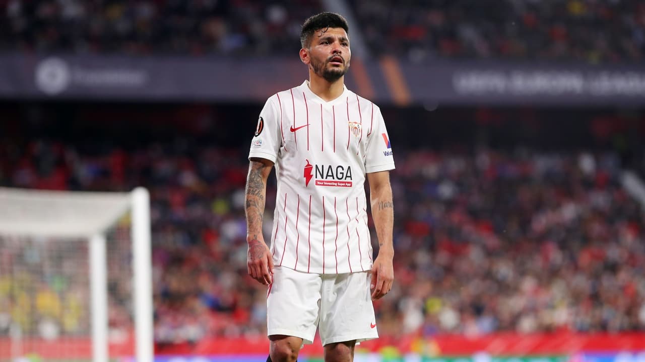 'Tecatito' no fue registrado por Sevilla para Europa League