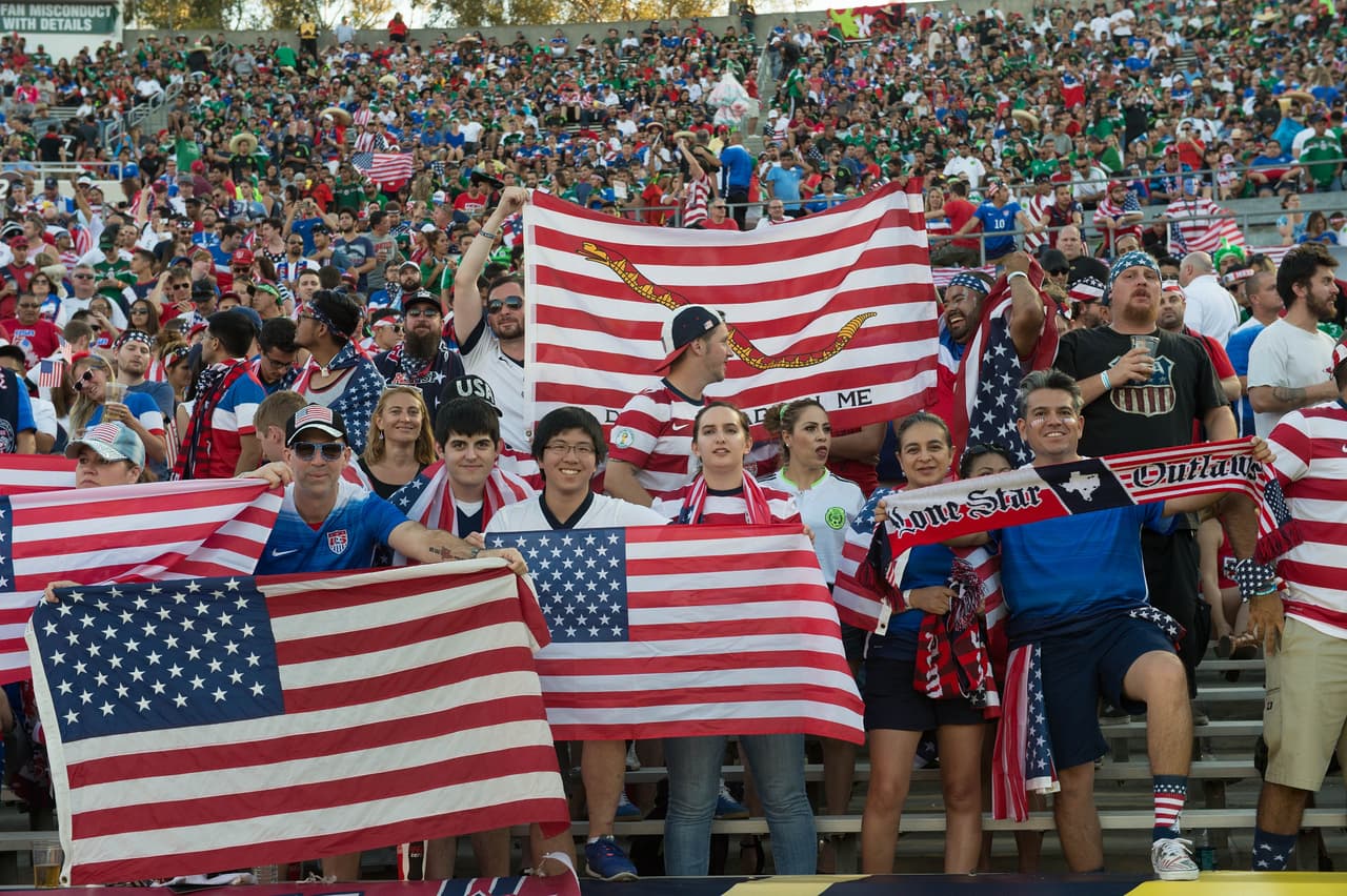 Las aficiones de México y Estados Unidos colmaron el Rose Bowl de Pasadena y armaron una gran fiesta.