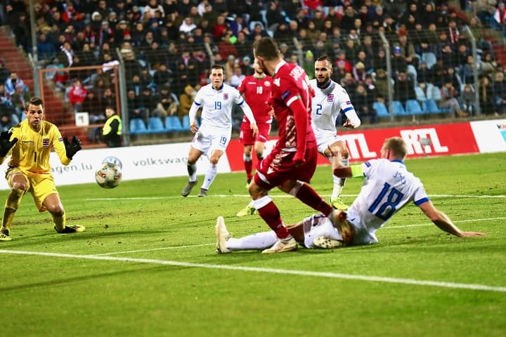 <b>Luxemburgo 0-2 Bielorrusia</b>. Los bielorrusos, con goles de Stanislav Dragun, a los 37 y 54 minutos, están cerca de subir a la Liga C, tras vencer en gira a los luxemburgueses que sufrieron duro revés.