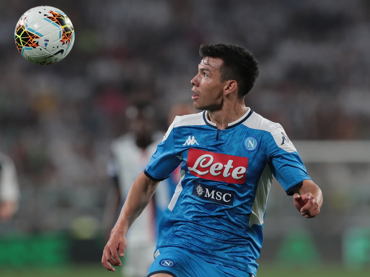Hirving Lozano en su debut con el Napoli.