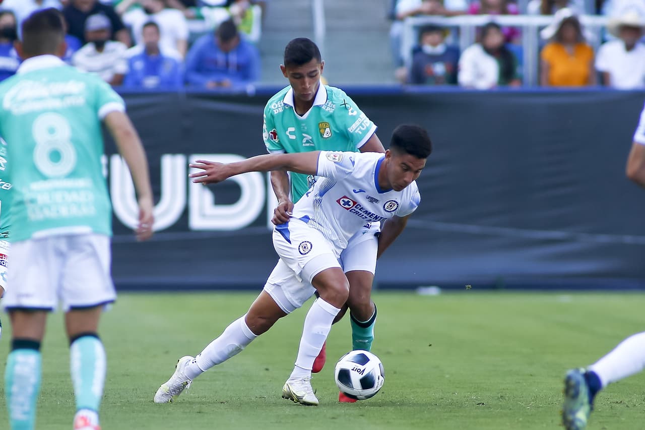 Cruz Azul ganó el Campeón de Campeones con Jonathan Rodríguez como protagonista haciendo dos goles.