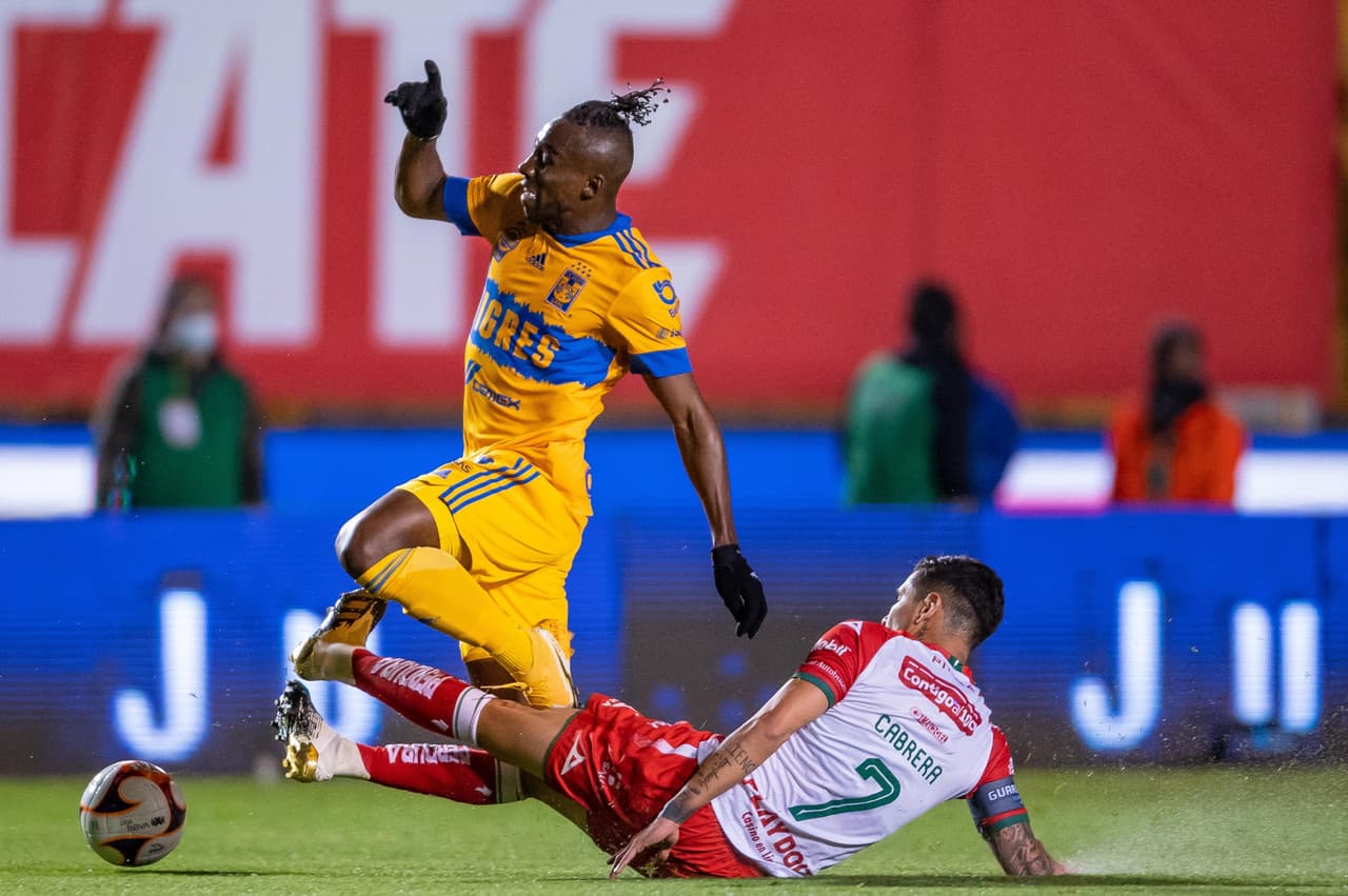 Tigres decide guardar jugadores para el Mundial de Clubes y terminan empatando 1-1 en casa frente al Necaxa.