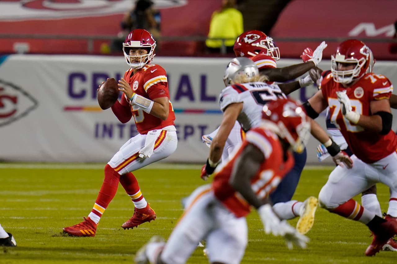 Patrick Mahomes y los Kansas City Chiefs vencen en casa 10-26 a los Patriotas y continúan con el paso perfecto en la temporada 2020.
