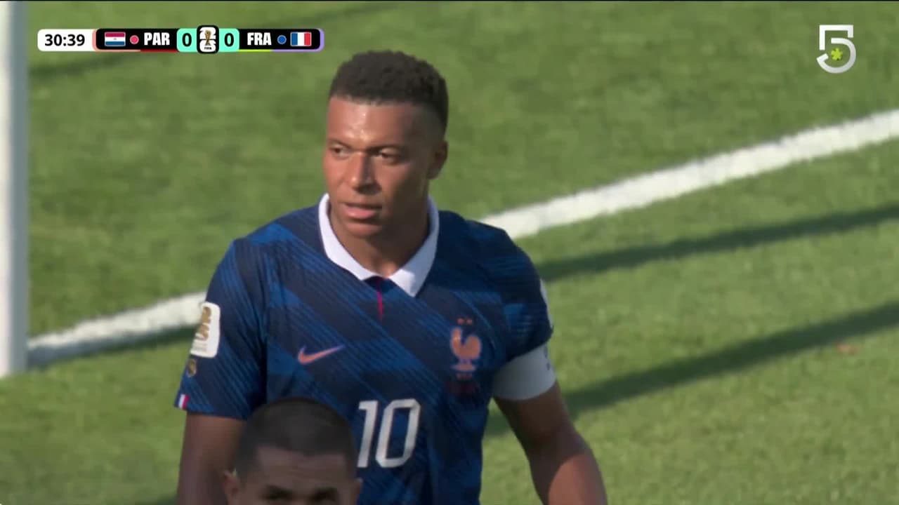 ¡Qué le está pasando a Mbappé vs. Paraguay! ¿Cómo falla esa?