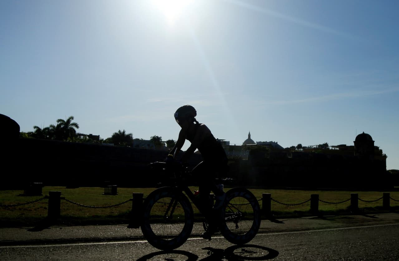 En redes sociales la comunidad del Triatlón de Brasil y círculos cercanos a la profesora se mostraron tristes y devastados por la noticia de su abrupta muerte. Descanse en paz.