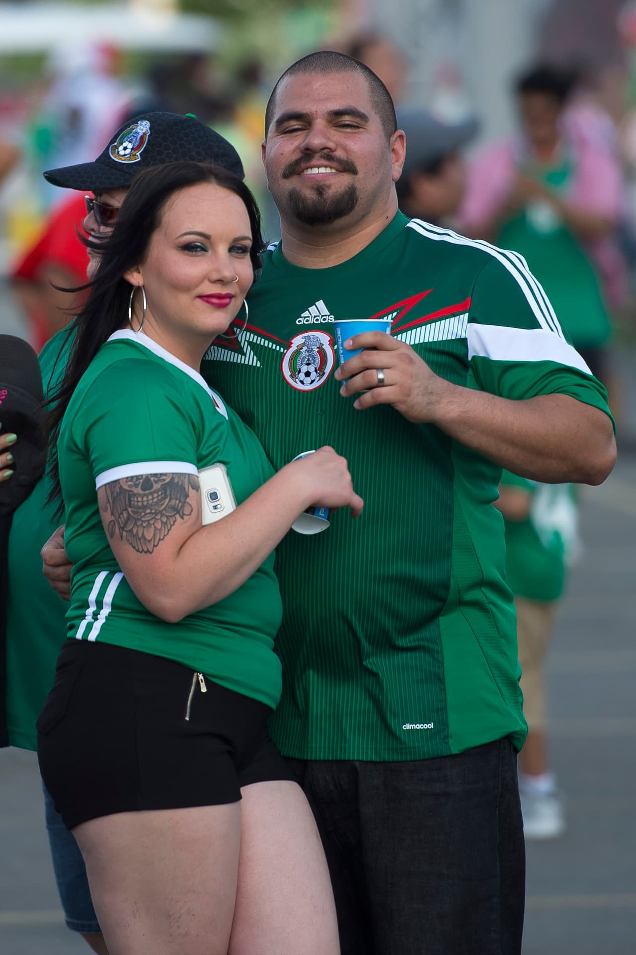 Cuernos, máscaras de lucha libre, maquillaje, banderas y disfraces fue sólo un poco del folclor vivido durante el partido amistoso del Tri.