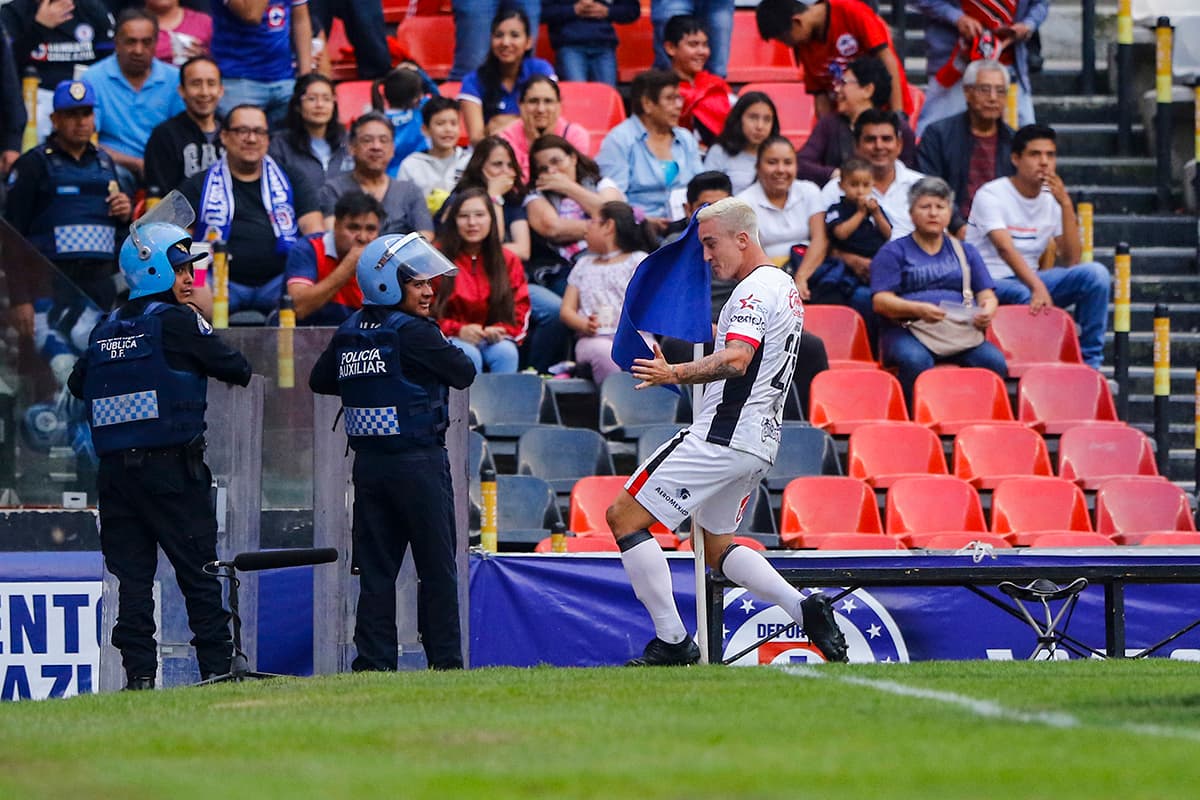 Al minuto 20 Leonardo Ramos sorprendía a los locales abriendo el marcador para el equipo poblano.