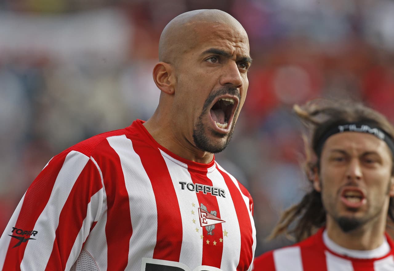 El argentino Juan Sebastián Verón fue uno de los volantes más importantes en la Selección de Argentina y su recorrido por diferentes clubes de Europa como Parma, Manchester United e Inter le dieron fama mundial y reconocimiento a su imagen. Su último club fue, o es, Estudiantes de La Plata.