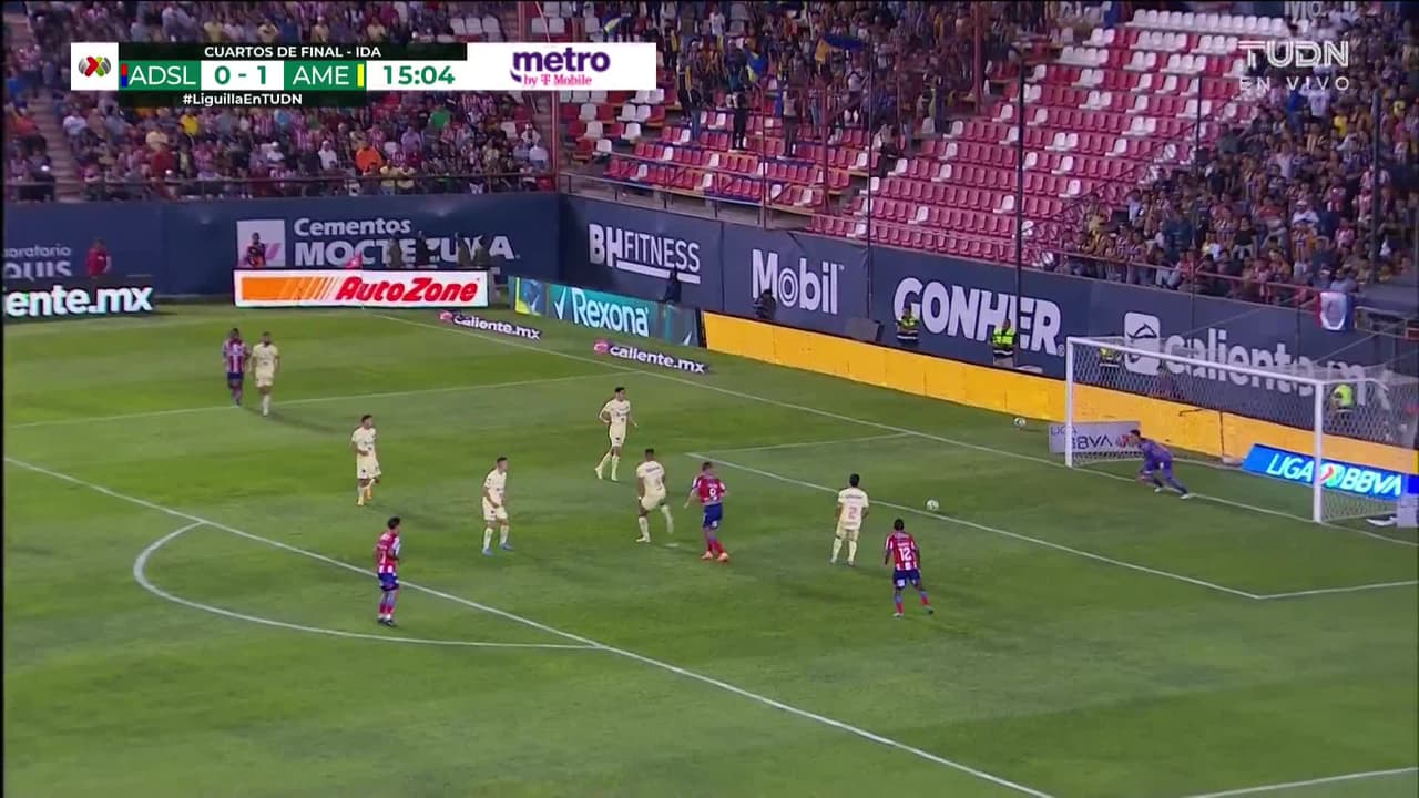 ¡TIRO ATAJADO! disparo por Léo Bonatini.