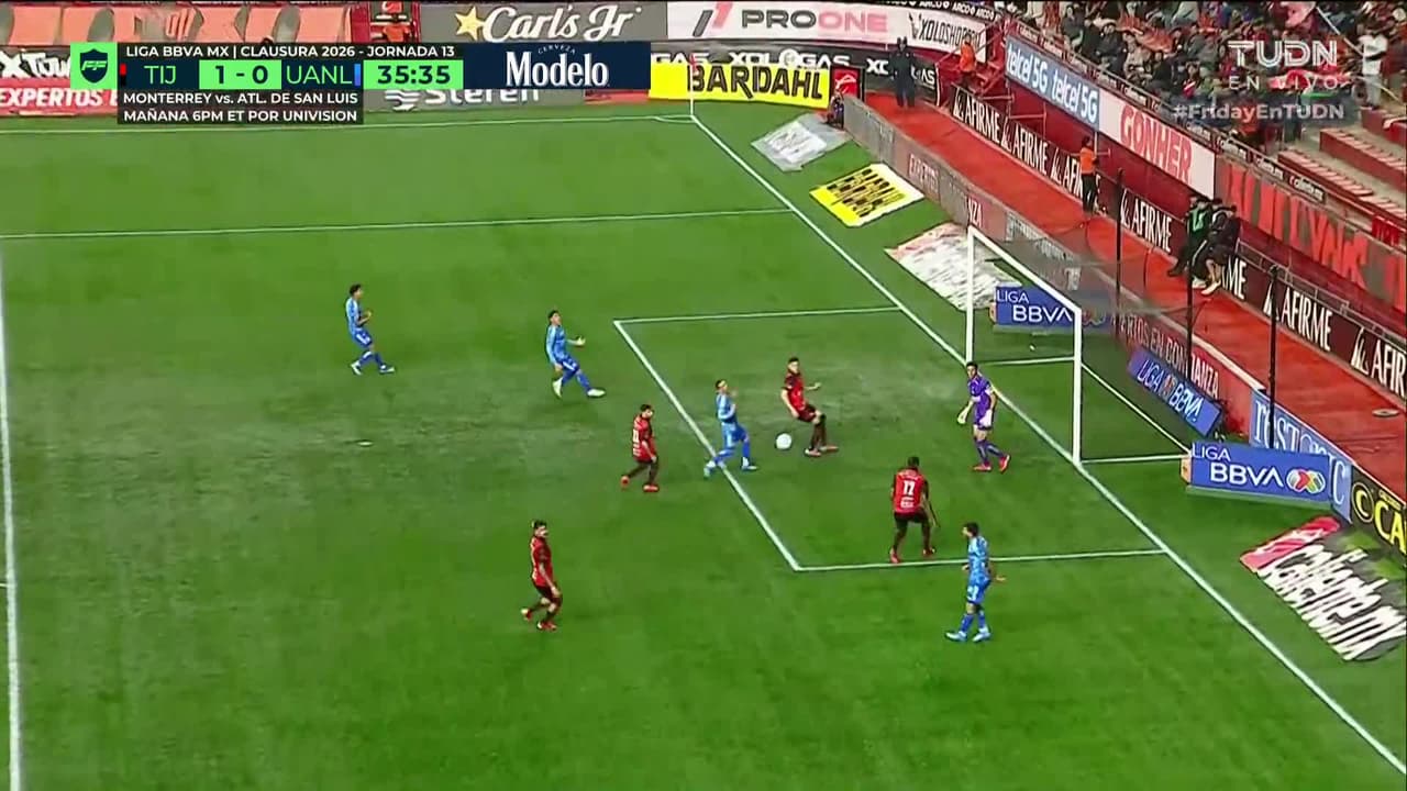 ¡TIRO ATAJADO! disparo por Henrique Simeone.