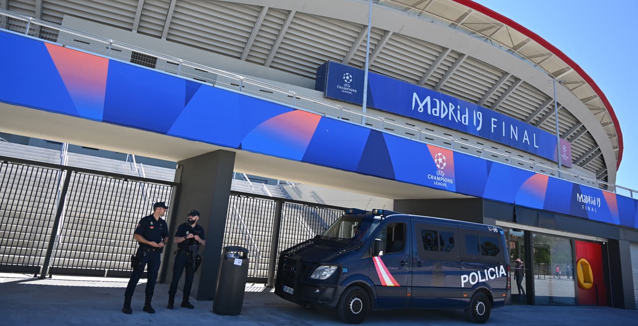 La policía resguarda el Wanda Metropolitano para evitar ataques terroristas.