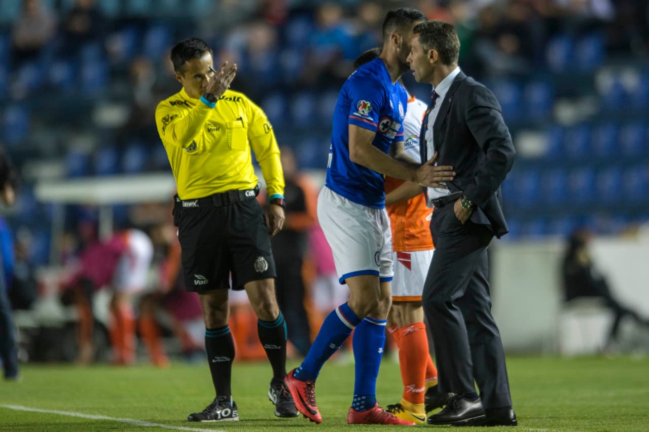 El técnico Caixinha buscó cómo llegar a la victoria y a pesar de la situación darle vida a un equipo que parece sin opciones.