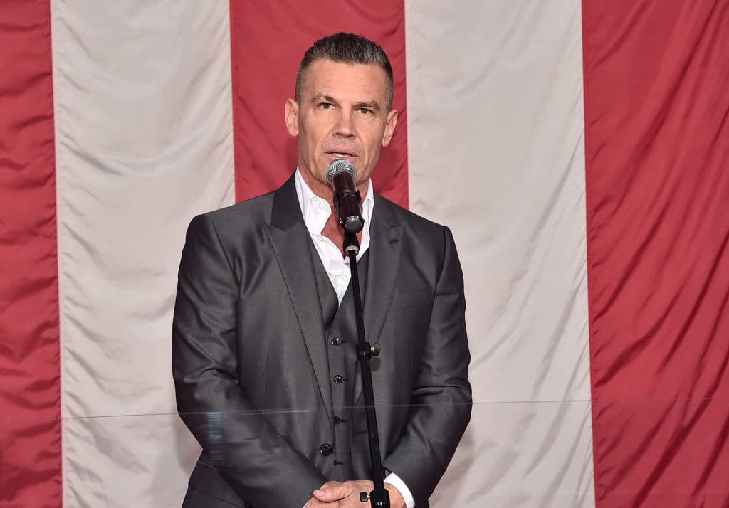 En un desesperado esfuerzo por sobrevivir, el temple de los alpinistas se ve puesto a prueba al tener que enfrentarse a la furia desatada de los elementos y a obstáculos casi insuperables.
<br>