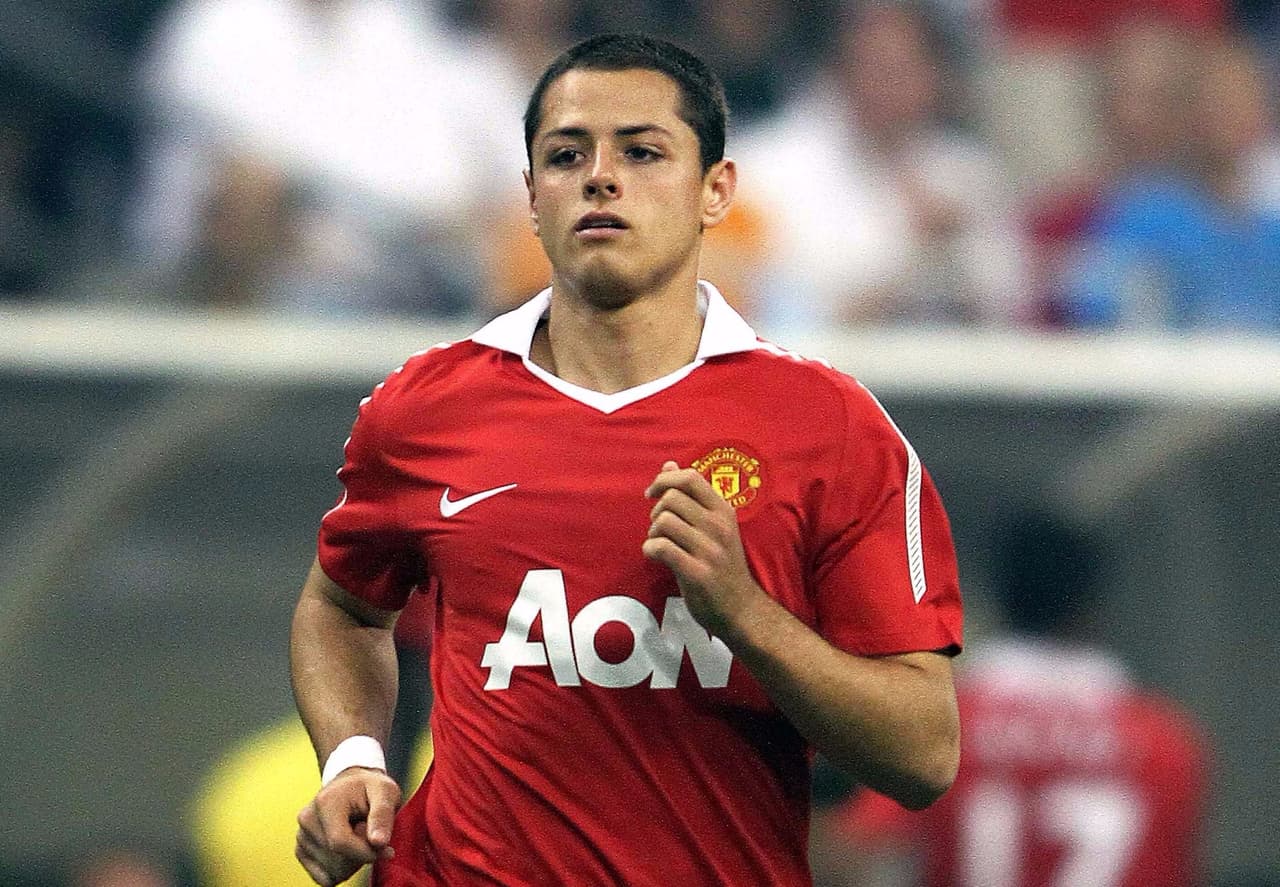 Javier Hernández sorprendería en el 2010 al convertirse en jugador del Manchester United. La bomba se daría meses antes del Mundial.
<br>