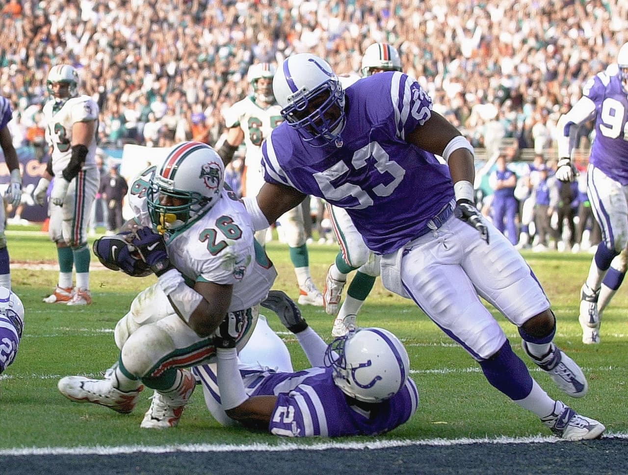 28.- Miami Dolphins - 30 de diciembre del 2000 (23-17 (TE) vs. Indianapolis Colts) (Ronda de Comodines).- Los 40 acarreos de Lamar Smith fueron una nueva marca para un juego de playoff pero ninguno más importate que el de 17 yardas para touchdown en la prórroga con el que vencieron al equipo del joven Peyton Manning en el primer año de la era post Dan Marino.