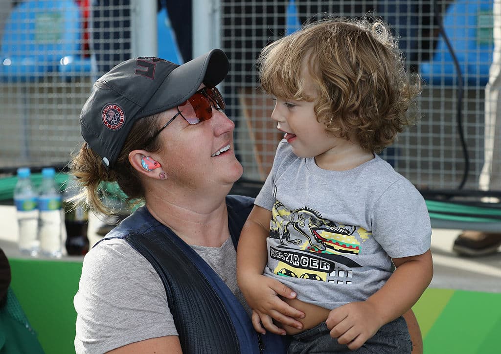 La estadounidense Kim Rhode ha hecho historia en el centro de tiro de Río 2016 al convertirse en la primera deportista que gana seis medallas en seis Juegos Olímpicos diferentes.