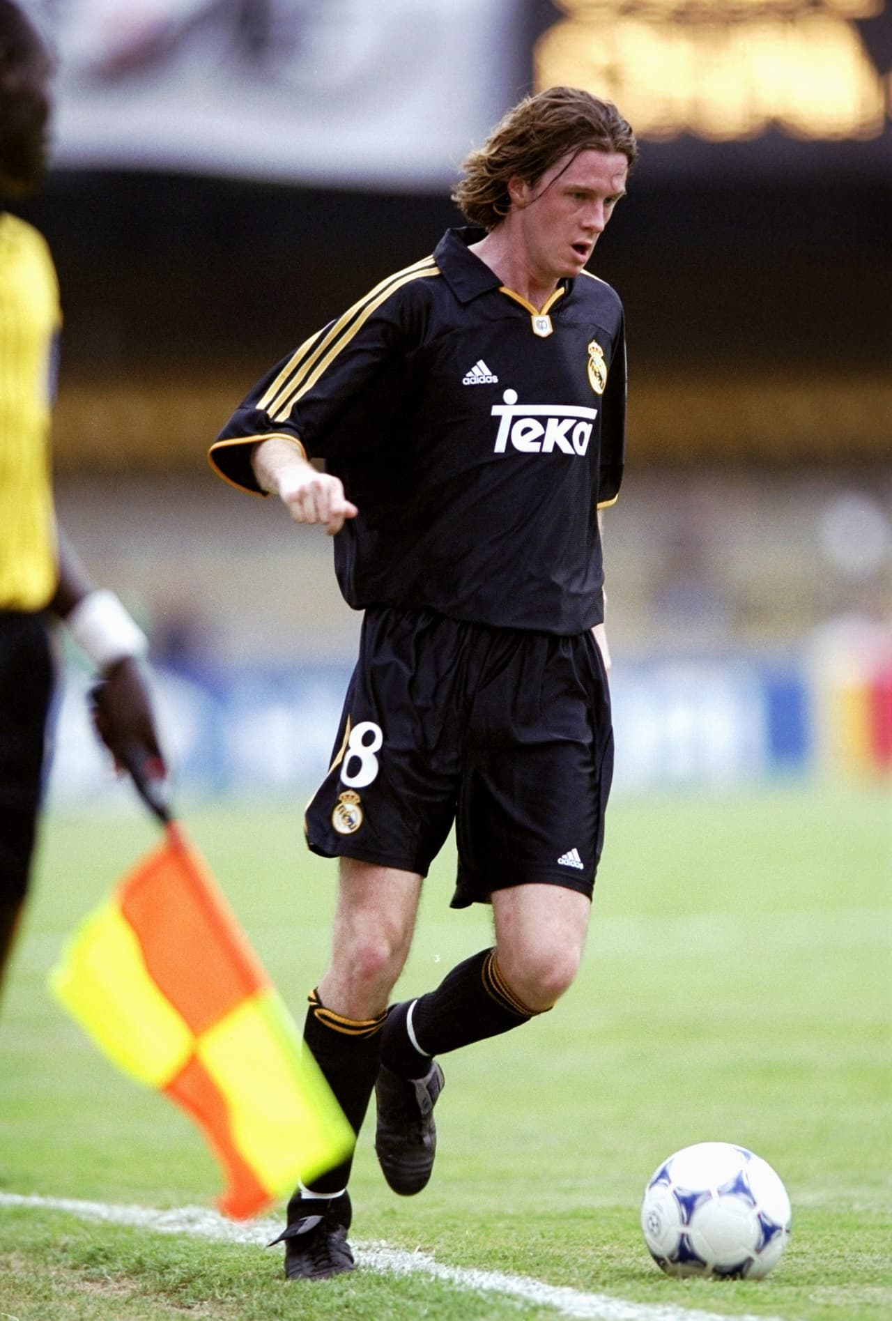 El líder en el mediocampo fue el inglés Steve McManaman, jugador que abrió la posibilidad de llegada de jugadores estelares de la Liga Premier al club blanco, antes de David Beckham.