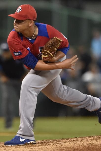 Los Vegueros de Pinar del Río eliminaron a los anfitriones Cangrejeros de Santurce de la Serie del Caribe en 10 innings 3-2.