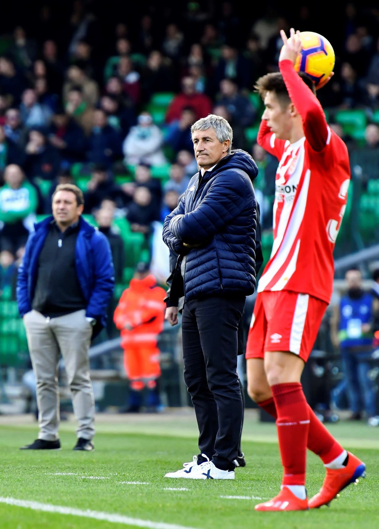 Betis parecía verse encerrado en el empate luego de una segunda parte en la que Girona controló sus ataques. Andrés Guardado fue sustituido al minuto 21 por Zouhair Feddal.