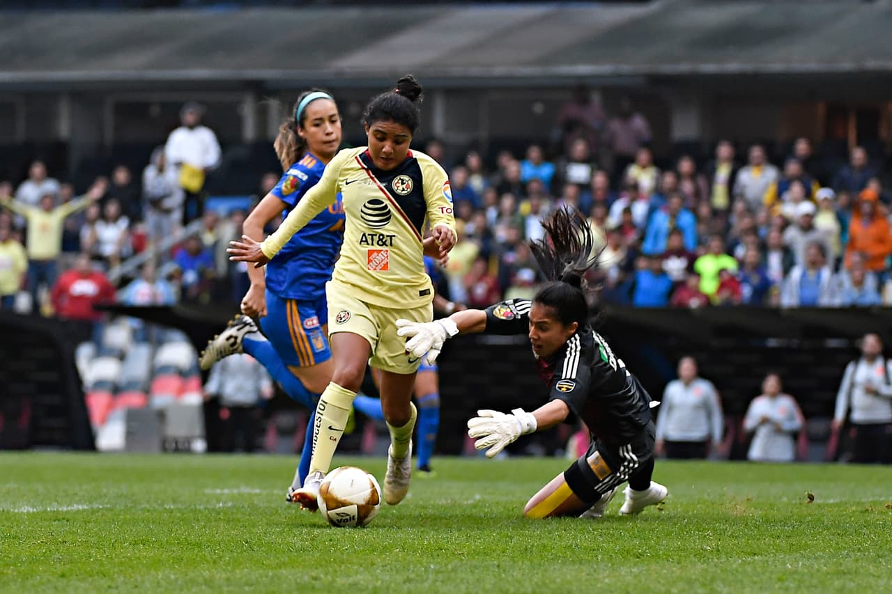 Pero en un contragolpe, tomando mal paradas a las felinas, quienes buscaban empatar, se vieron en una situación complicada con una escapada de Betzy Cuevas.