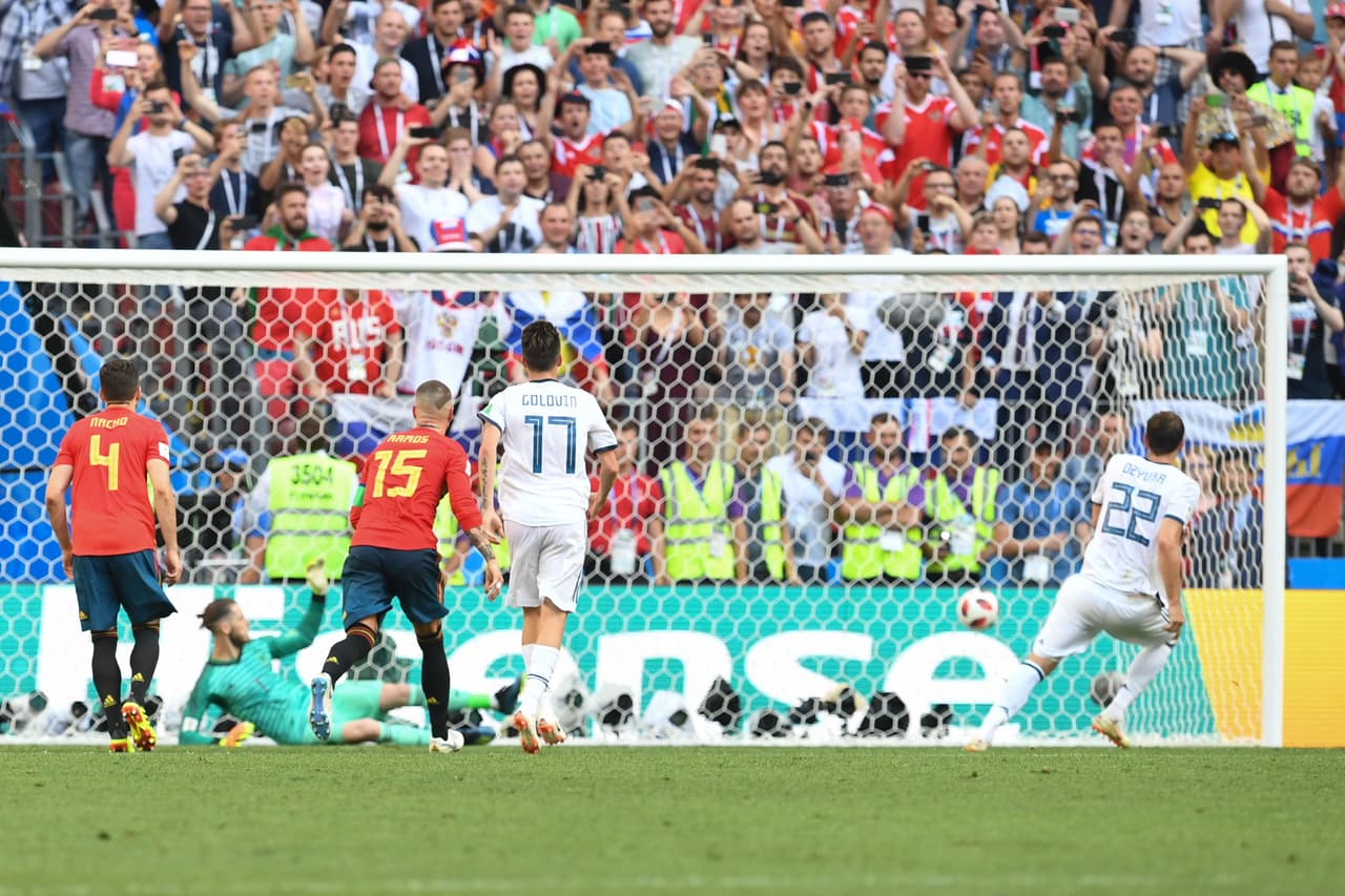 134. Gol de Artem Dzyuba de tiro penal al 41' para los locales. Rusia 1-1 España.
