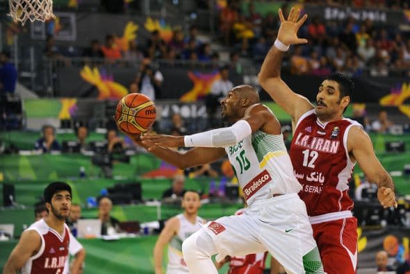 Brasil consiguió su segundo triunfo en el Mundial de Basquetbol, al doblegar 79-50 a Irán.