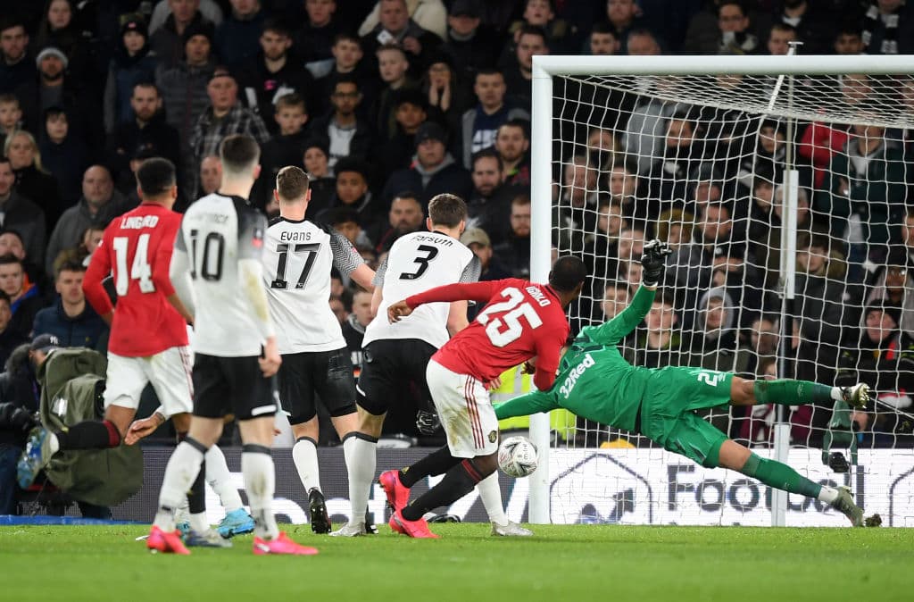 Waghorn estuvo cerca de anotar, estuvo muy cerca, a milímetros de entrar el esférico.