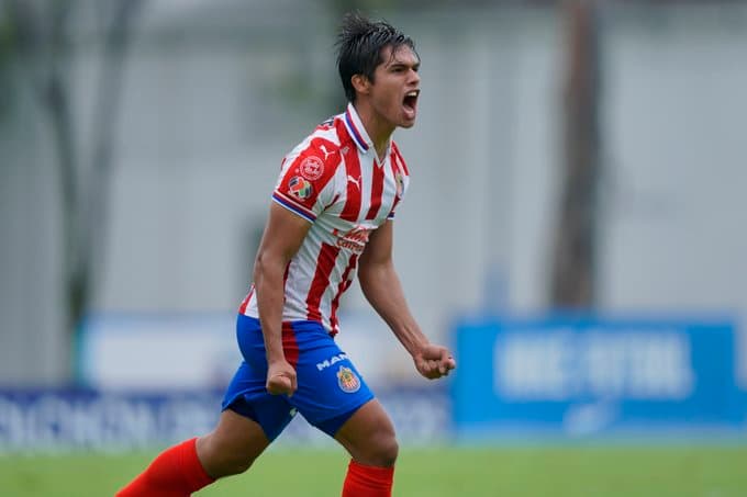 América ‘cepilló’ a canterano y Chivas le remontó con 10