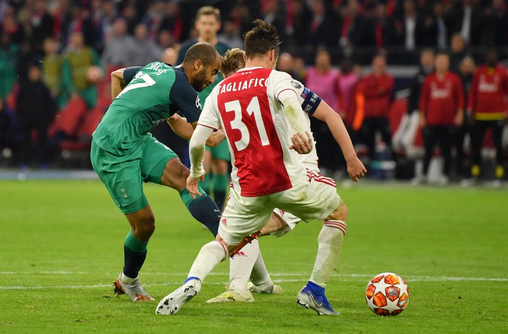 Una actuación milagrosa, providencial, para la eternidad, así fue el triplete que marcó Lucas Moura a favor del Tottenham Hotspur en la Vuelta de las Semifinales de la Liga de Campeones ante el Ajax. Moura anotó a los 55, 59 y 96 minutos los goles que le sacan de la bolsa el boleto a la Final a los Holandeses. Estas son las imágenes de esa proeza.
