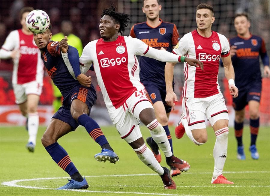 El autor del segundo gol fue por parte de Lassina Traore, gracias a la asistencia de Van de Beek.