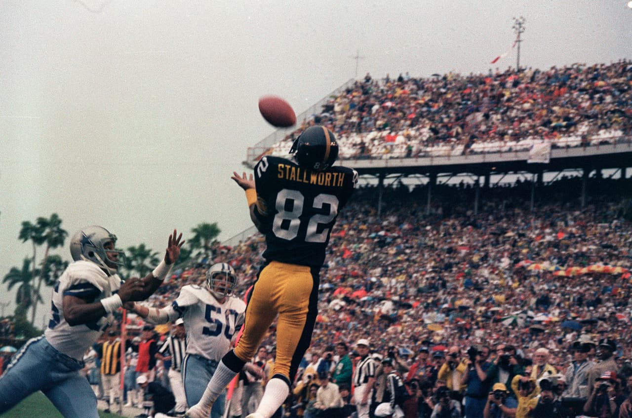 El Super Bowl XIII fue en el año 1979, en el Orange Bowl Stadium, donde los Pittsburg Steelers vieron nuevamente la victoria ante Dallas Cowboys 35-31. El MCP del partido fue T. Bradshaw y la asistencia fue de 79,484 personas.