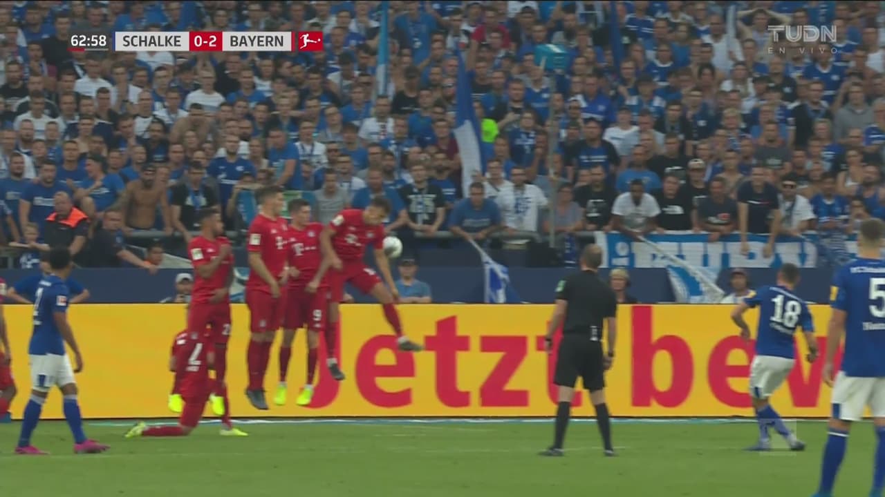 ¿Y el VAR? Polémica mano en el área del Bayern y el árbitro no marca penal