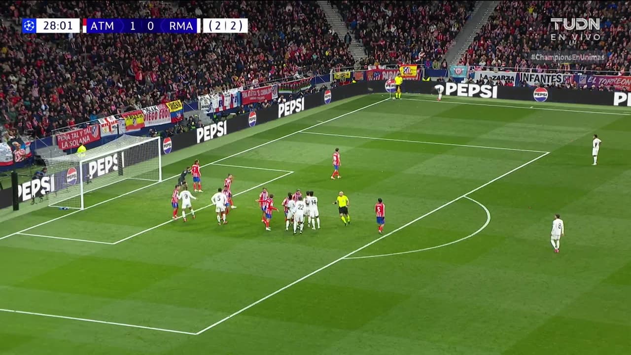 ¡TIRO ATAJADO! disparo por Rodrygo.