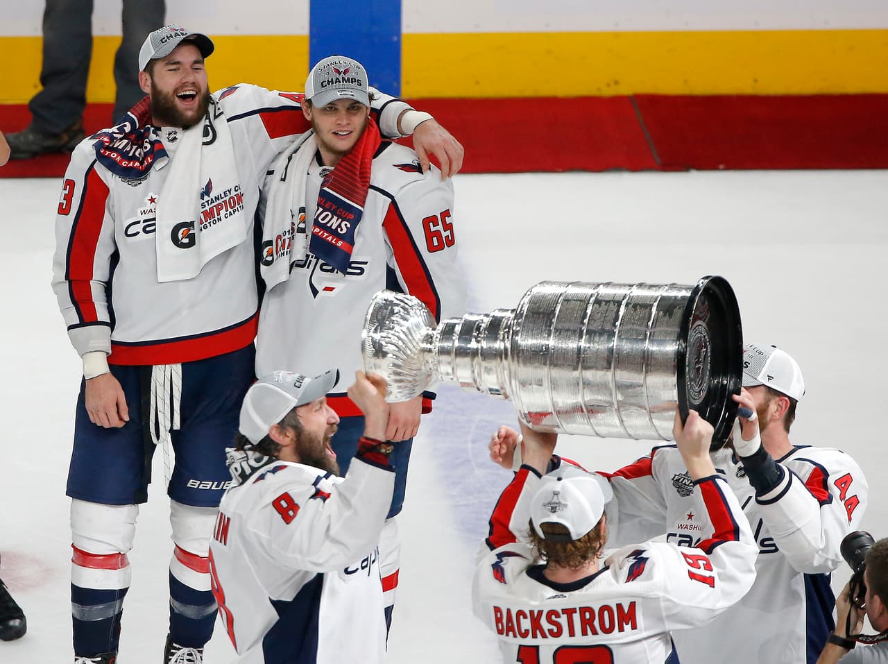 Los Washington Capitals vencieron por 3-4 a los Golden Knights en Las Vegas en el quinto juego de la Stanley Cup de Liga Nacional de Hockey sobre Hielo (NHL), que ganaron 4-1 al mejor de siete.