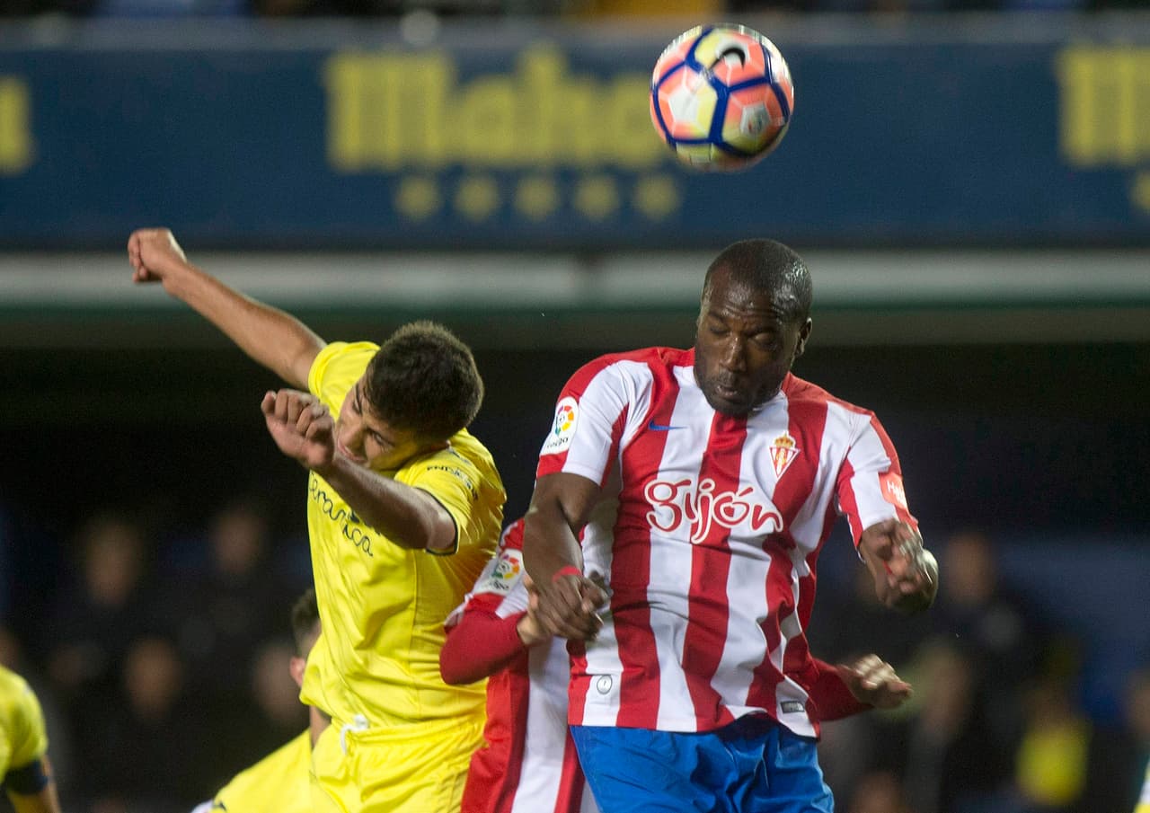 Jean-Sylvain Babin fue uno de los hombres en defensa del Sporting que controló hasta que pudo hasta que llegó el primer gol.