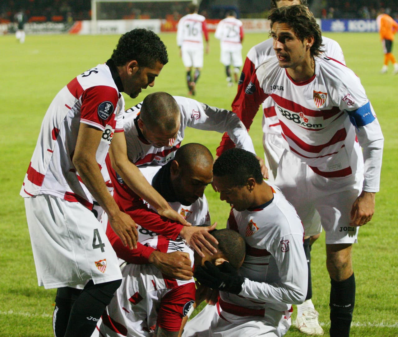 Sevilla no solo remontó esa serie de octavos sino que luego se coronó campeón por segunda vez de Europa League, luego de que su rival viviera una digna 'cruzazuleada'.
