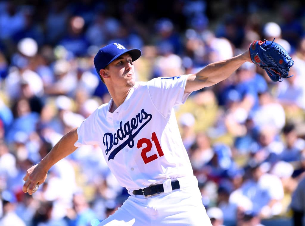 Por los Dodgers abrió Walker Buehler, quien se mantuvo en la loma por 6.2 entradas con una salida de calidad, en la que toleró solo un hit, dio tres boletos y poncho a tres. Se adjudicó el triunfo.